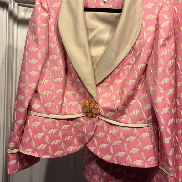 Lily & Taylor Suit - Picture 2 of 13